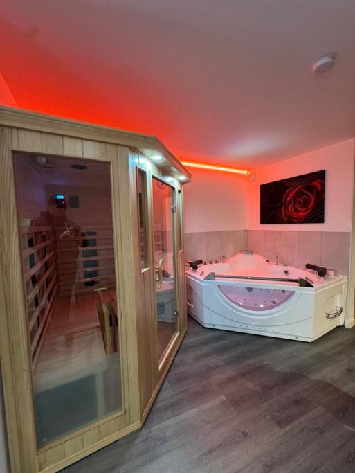 Nuit Defendue - Jacuzzi - Sauna - By Primo C0Nciergerie Tournus Esterno foto